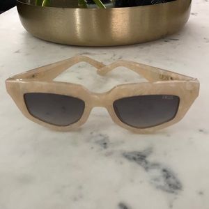 DEZI On Read Sunglasses